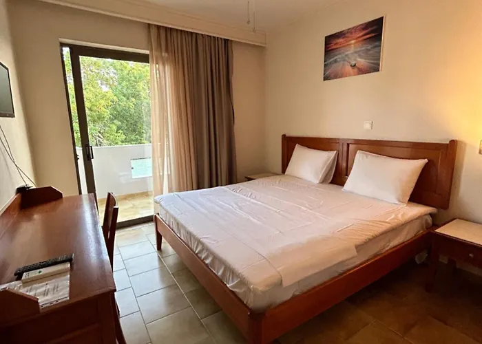 Captain Yiannis & Apart Otel 3*