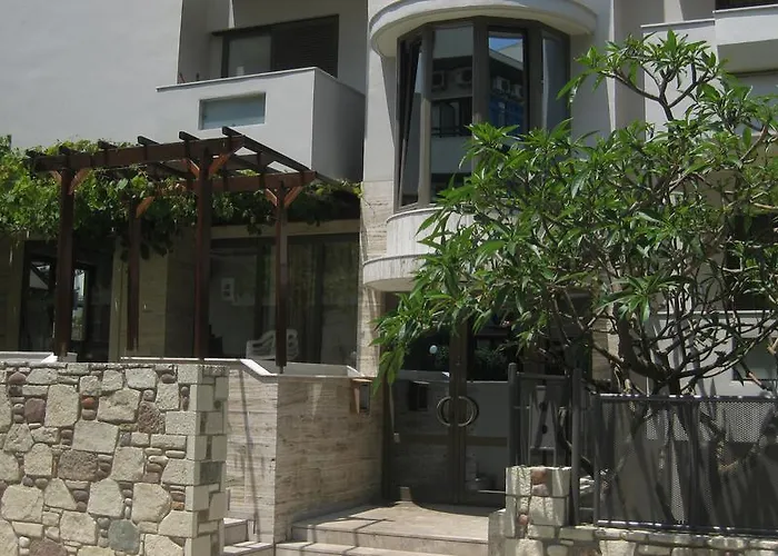 Captain Yiannis & Apart Otel 3*