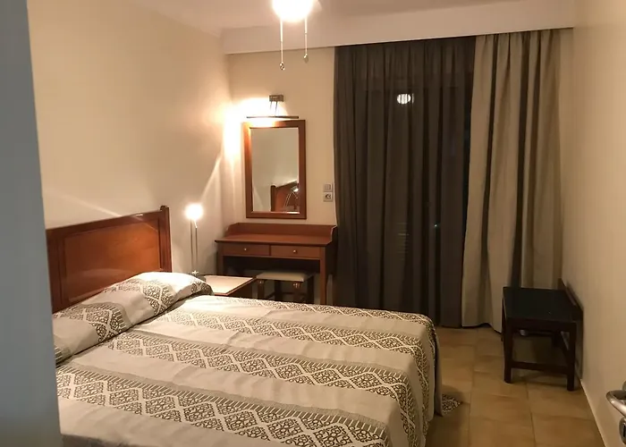 Captain Yiannis & 3*