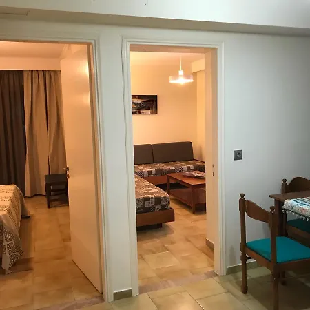 Captain Yiannis & 3*