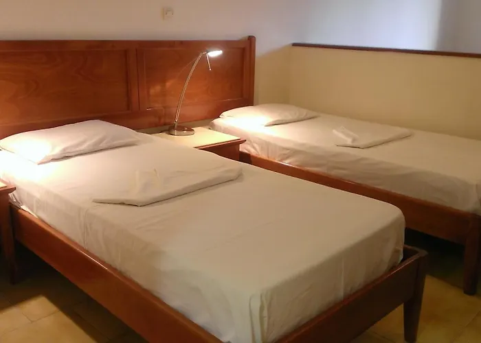 Captain Yiannis & העיירה קוס