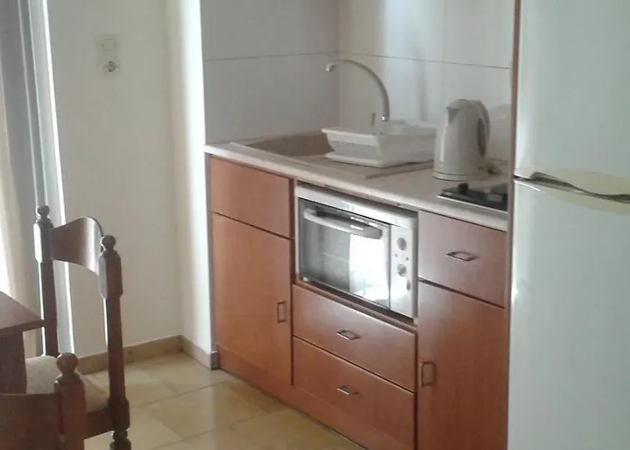 Captain Yiannis & העיירה קוס